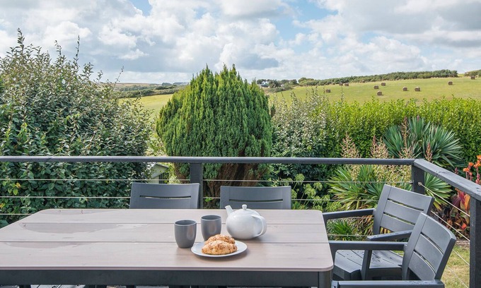 Lydstep Cottage | Family-Friendly Treetops Cottage in Lydstep, Sleeps 8
