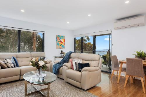 Taroona House | Spacious Treetops Home Near CBD with Spa & Family Perks