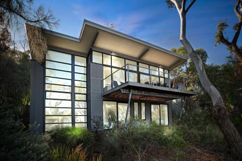 Skenes Creek House | Relax at Treetops Terrace 10 - Oceanfront Family Retreat