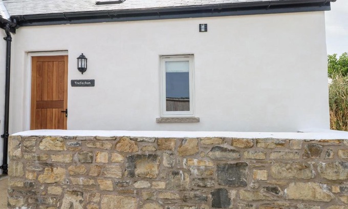 Monknash House | Pet-Friendly Retreat at Trefechan - 4 Star Rated Stay