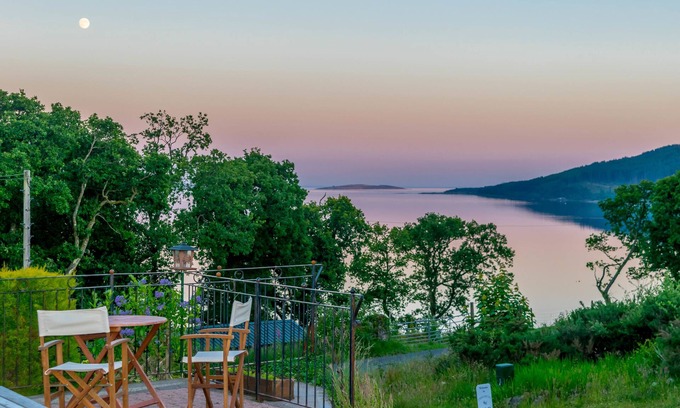 Tighnabruaich Bed & Breakfast | Top-Rated Tregortha: Family-Friendly with Kitchen & Dining