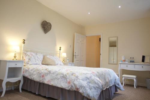 Lewannick Bed & Breakfast | Discover Trelaske Manor B&B: Ocean Views & Pet Friendly