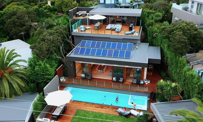 Mornington Peninsula House | Beachfront Bliss at Trelawney Beach House with Spa & Pool