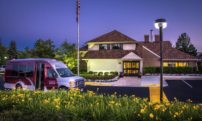 Herndon Apartment | Pet-Friendly Getaway at Trellis Herndon with Pool Access