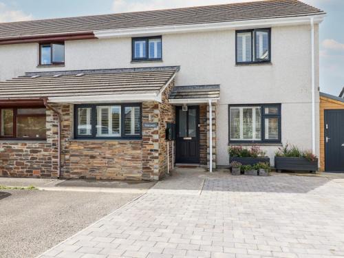 St Issey House | Discover Trelowen: Pet-Friendly 4-Star Getaway with High Ratings