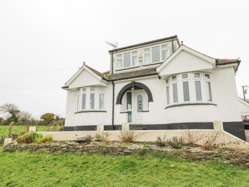 Truro House | Discover Trelydarth: Pet and Child-Friendly Retreat