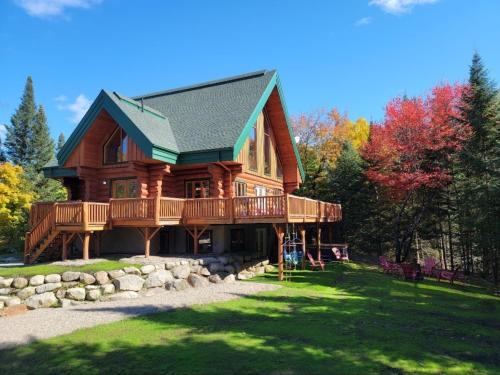 Lac Superieur Village Apartment | Tranquil Retreat with Spa, Pool Table & Lake Access