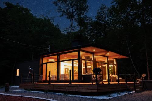 Amherst Ski Chalet | Experience Starry Tremblant: Spa & Lake View Getaway
