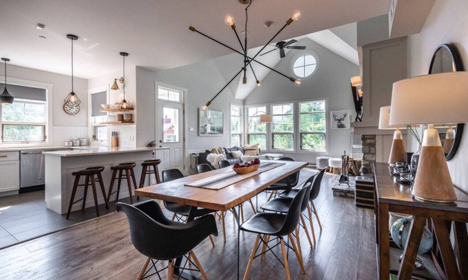 Tremblant-Les-Eaux Apartment | LES EAUX: Large 3-Bedroom Retreat with Mountain Views
