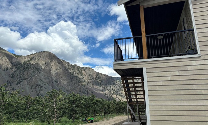 Okanagan-Similkameen Apartment | Tremendous 4-bedroom apartment in Keremeos with AC, WiFi, and all the amenities