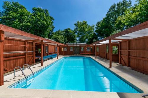 Helford Passage House | Discover Tremenhere Barn: Pet-Friendly Retreat with Pool