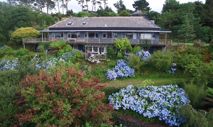 Helford Apartment | Tremerlin: Idyllic Waterside Artists' Retreat with Ocean Views
