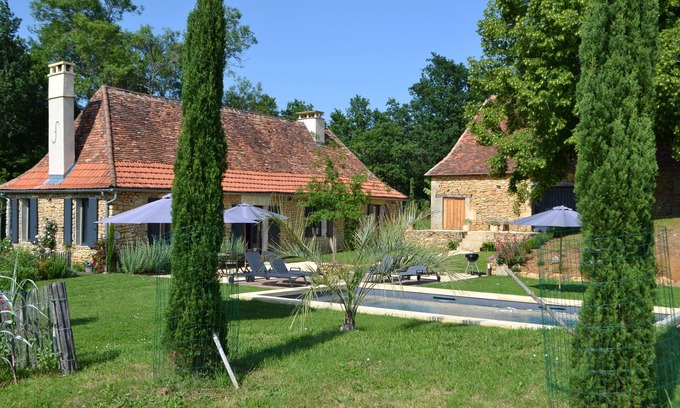 Tremolat House | Discover TREMOLAT: Renovated Farmhouse with Heated Pool