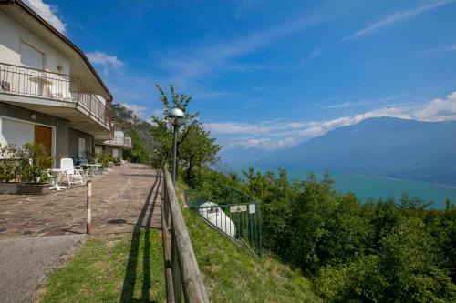 Tremosine Apartment | Scenic Lake View Retreat in Tremosine - Family & Pet Friendly