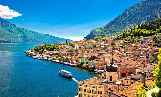 Tremosine Apartment | Discover Tremosine: Scenic Lake View with Family-Friendly Amenities