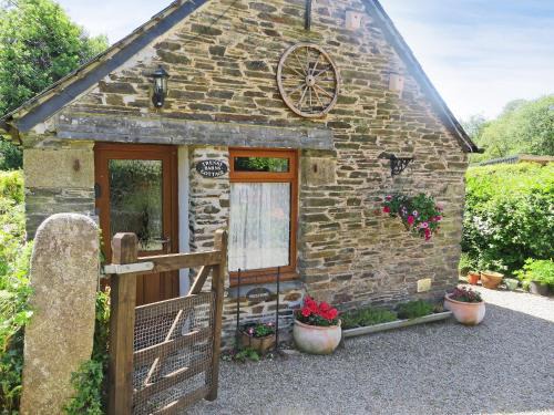 Mount House | Trenay Barns Cottage: Pet-Friendly Retreat with 10/10 Reviews