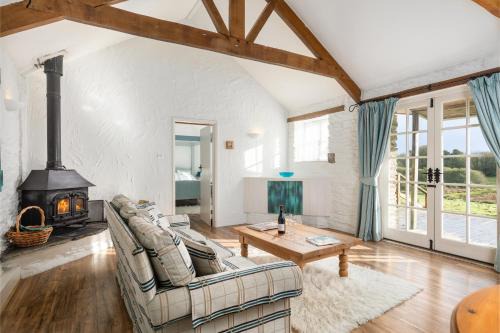 Pelynt Bed & Breakfast | Experience Trenderway Farm: 5-Star Pet-Friendly Retreat
