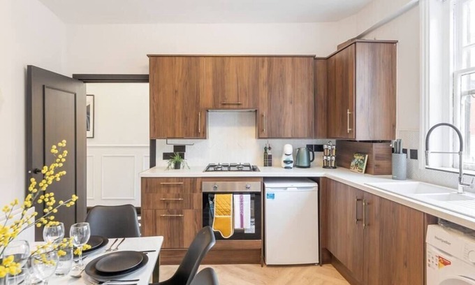 Homerton Apartment | Modern 3-Bedroom Hackney Pad with Breakfast Included