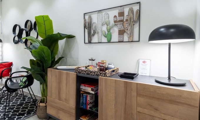 Borgo Roma Apartment | Trendy 3 Bedrooms Apartment - Guest Rated: 10/10