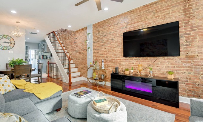 Downtown Baltimore Apartment | Modern Baltimore Townhome: Steps from Downtown Attractions