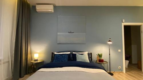 Pechers'kyi District Apartment | Trendy Colors chill apt near metro