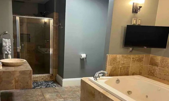 Ohio City House | Modern Loft Retreat in Ohio City - Pet & Child Friendly
