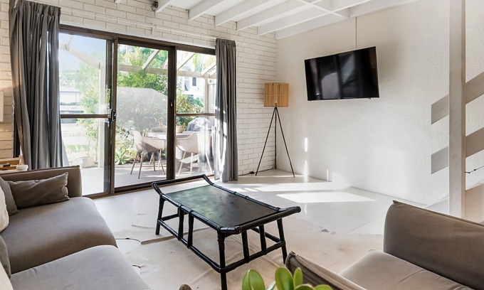 Noosaville Villa | Trendy Riverside Apartment: Guest Rated 9.8 with Pool & Ocean View