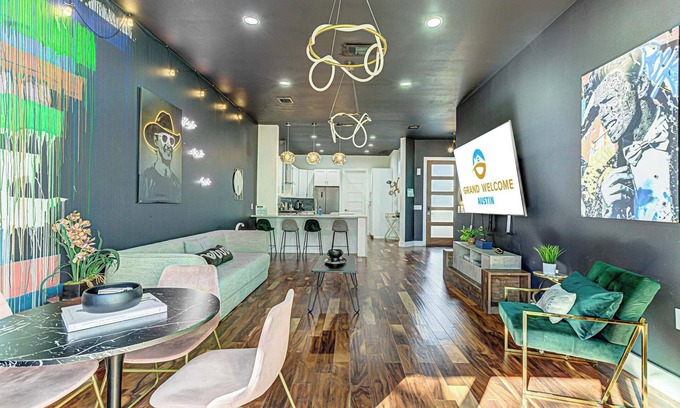 MLK House | Trendy Stay for 10, Minutes to Downtown + 6th St!