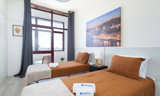 Uniao de Freguesias do Centro Apartment | Stylish Sunny Flat with Balcony - Guest Rated 10/10