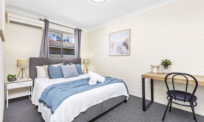 Wembley Apartment | Trendy townhouse on lake’s edge with lush parks!