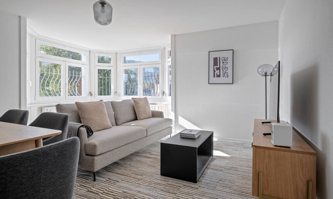 Sihlfeld Apartment | Trendy Wiedikon: Family-Friendly Stay Near Market