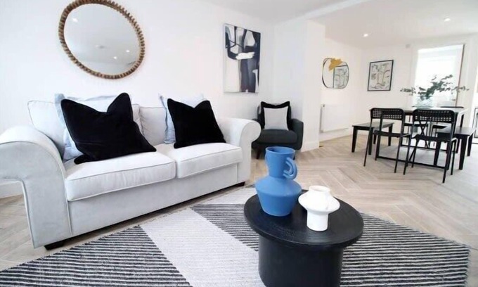 Pentre House | Top-Rated Treorchy Terrace: Pet-Friendly & Family Ready