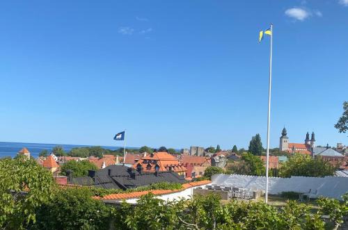 Innerstaden Apartment | Cozy Trerummare with Sea View in Visby Inner City