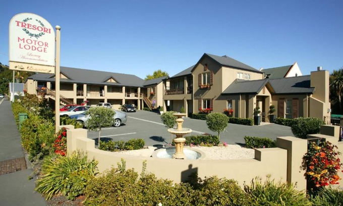 Akaroa Hotel | Discover Tresori Motor Lodge: Family-Friendly Retreat