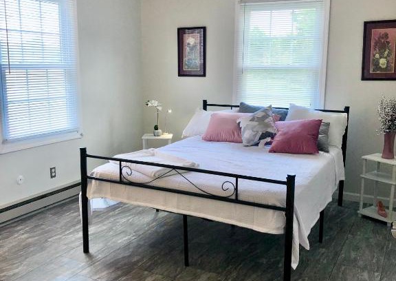 Bloomington House | Charming Trestle Creek Farm: Family-Friendly Suite Awaits