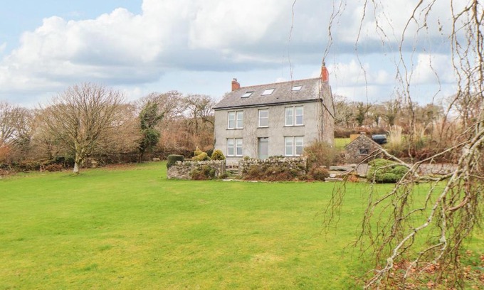 Warleggan House | Pet-Friendly Treveddoe Farmhouse: Guest Rated 9.5/10