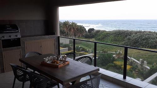 Shelly Beach Apartment | Ocean View Retreat at Trevi 11 with Private Beach Access