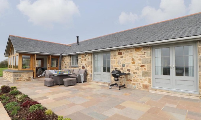 Helford Passage House | Discover Trevilges Cottage: Pet-Friendly Family Retreat
