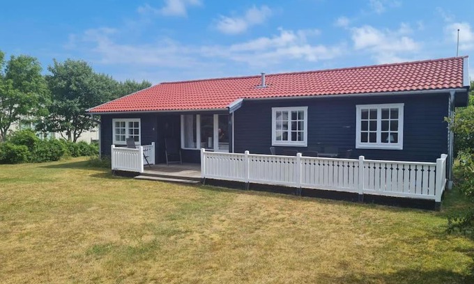 Glommen House | Cozy Oceanfront Cottage with Pet-Friendly Amenities