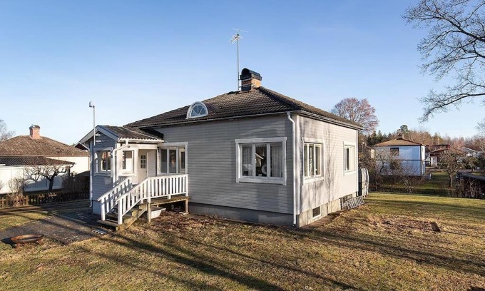 Lindas House | Cozy Home with Private Yard and Free WiFi in Lindås