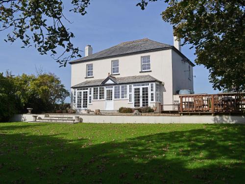 Stratton House | Discover Trew House: Pet-Friendly 4-Star Retreat, Rated 9/10