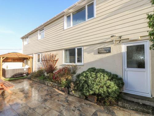 Mullion House | Discover Trewenna: Pet-Friendly Retreat with Pool Access