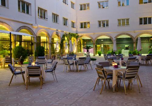 Old Town Baeza Hotel | Explore TRH Ciudad de Baeza: Family-Friendly 4-Star Retreat