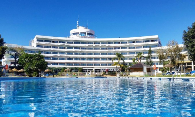 New Golden Mile Hotel | Relax at TRH Paraíso: Oceanfront Bliss with Pool Access