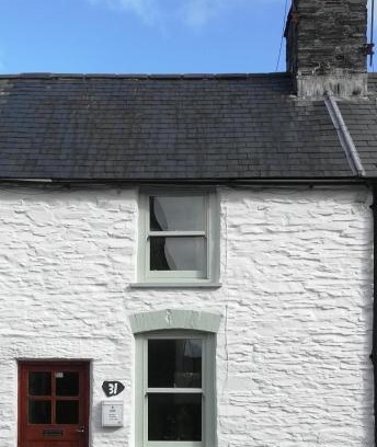 Machynlleth House | Family-Friendly Cottage for 4 with Pet Welcome