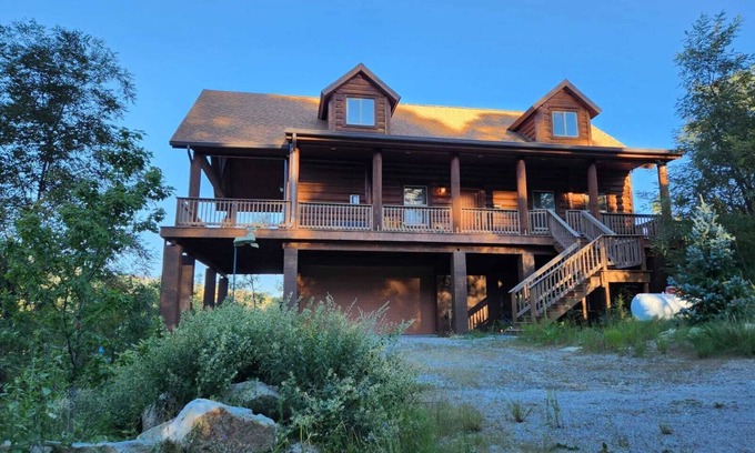 Summerhaven Cabin | Private Tri-Level Cabin Retreat with Breathtaking Views
