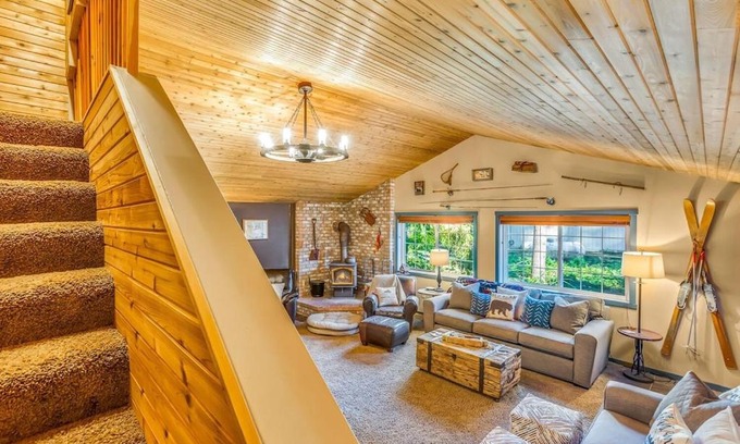Packwood House | Experience Tri-Mountain Basecamp: 4-Star Family Retreat
