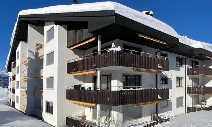 Parpan Apartment | Welcoming Triangel D Grossenberger with Spa & Breakfast