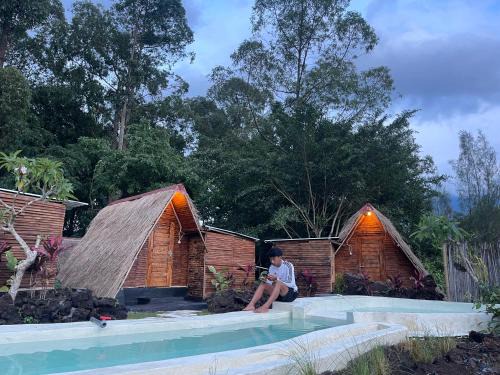Toya Bungkah House | Experience Triangular House with Oceanfront Hot Springs