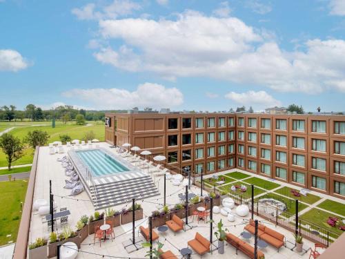 Vizzola Ticino Hotel | Elegant TRIBE Milano Malpensa: Pet-Friendly with Pool Access